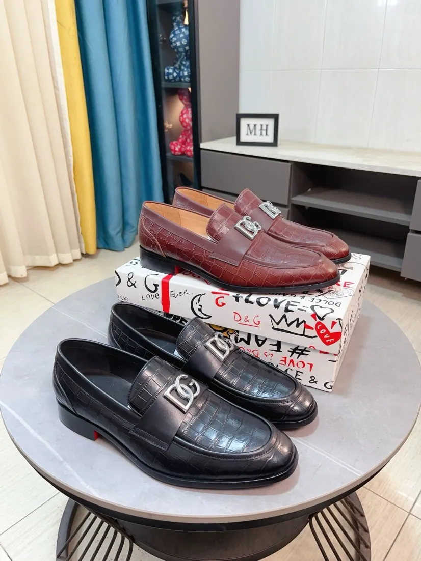 Men's shoes 💰540🌸🌸 [DG Dolce & Gabbana] High-end customized leather shoes. The upper is made of imported calf leather. Original hardware. I believe you will be impressed from the first time you see it. The avant-garde atmosphere can no longer fully interpret its elegance. AAA grade rubber outsole is super comfortable. The original cover last of the counter ensures its original version and quality. The upper is simple and the cowhide lining ensures its comfort and breathability. A pair of truly good shoes has its own unique soul, famous quality, and the first choice for successful people. Regular size 38-44 (45 customized)